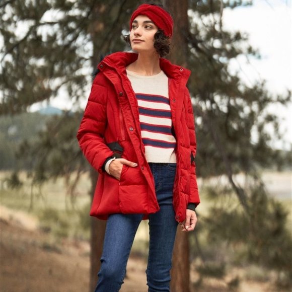 Fitted Puffer Jacket with Belt and hood red - Picture 9 of 12